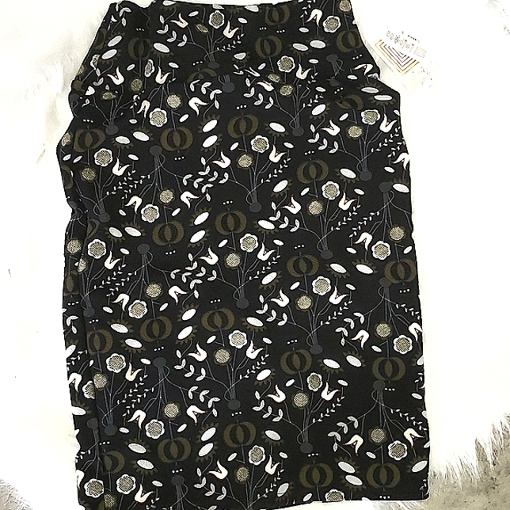 ‼️NWT‼️ LULAROE BLACK FLORAL TYPE PRINT BODYCON SKIRT; SIZE S‼️🖤
